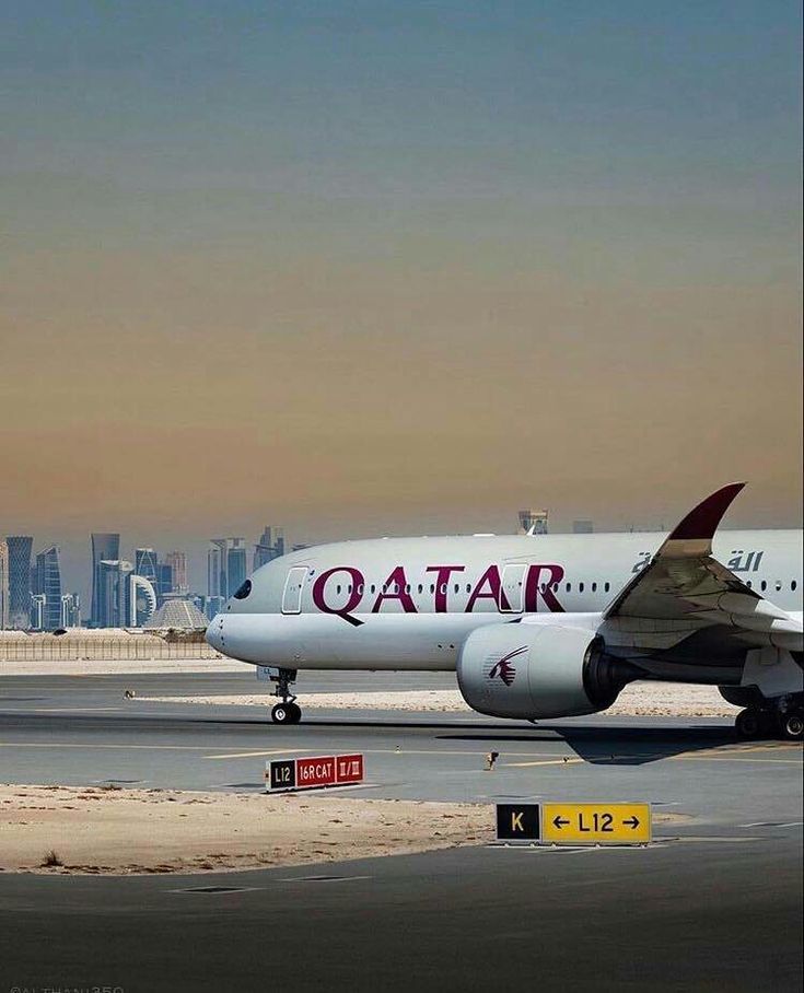 Qatar Dreamliner at King Hammad international…